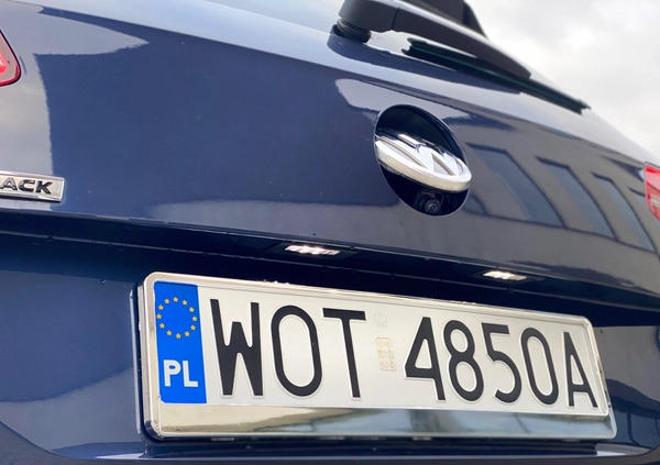 Volkswagen Passat cena 82900 przebieg: 220000, rok produkcji 2016 z Gryfice małe 781